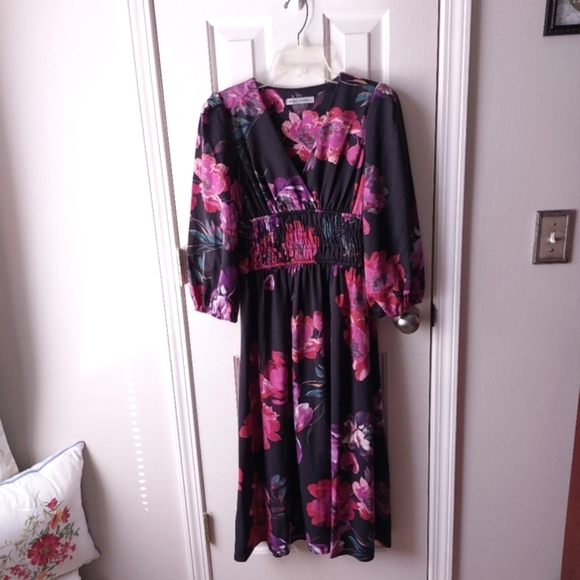 Danny & Nicole Dresses & Skirts - Danny and Nicole - 3/4 Puff Sleeves Ruched Floral Woven Midi Dress